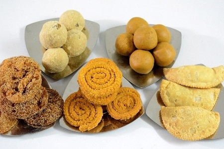 diwali_faral_ladu_karanji_anarase_chakali