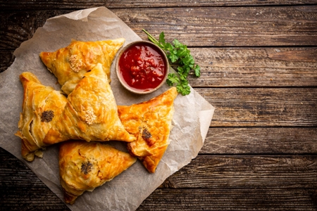 samosa_with_chutny