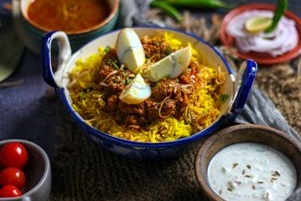 anda_rice_kadhai_with_raita