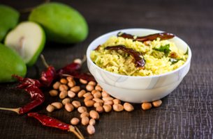 yellow_rice_with_kaccha_mangoandchily